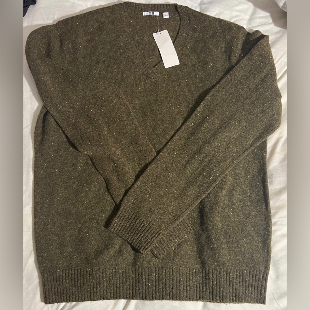 Uniqlo V-Neck Lambswool blend Sweater